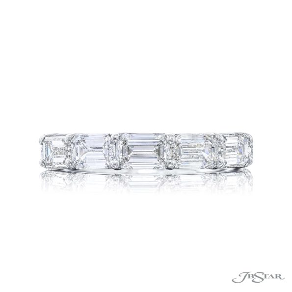 Classic Single-Row Diamond Band | Emerald-Cut Diamonds in East-to-West Design Platinum