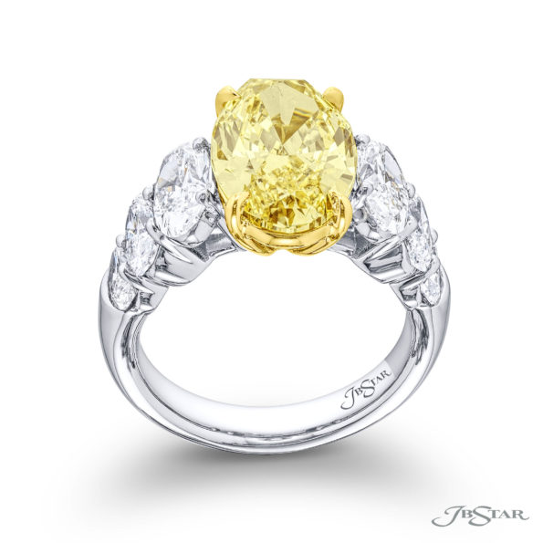 Dazzling 4.01 ctw Fancy Yellow Diamond Engagement Ring with Graduated Ovals in Platinum