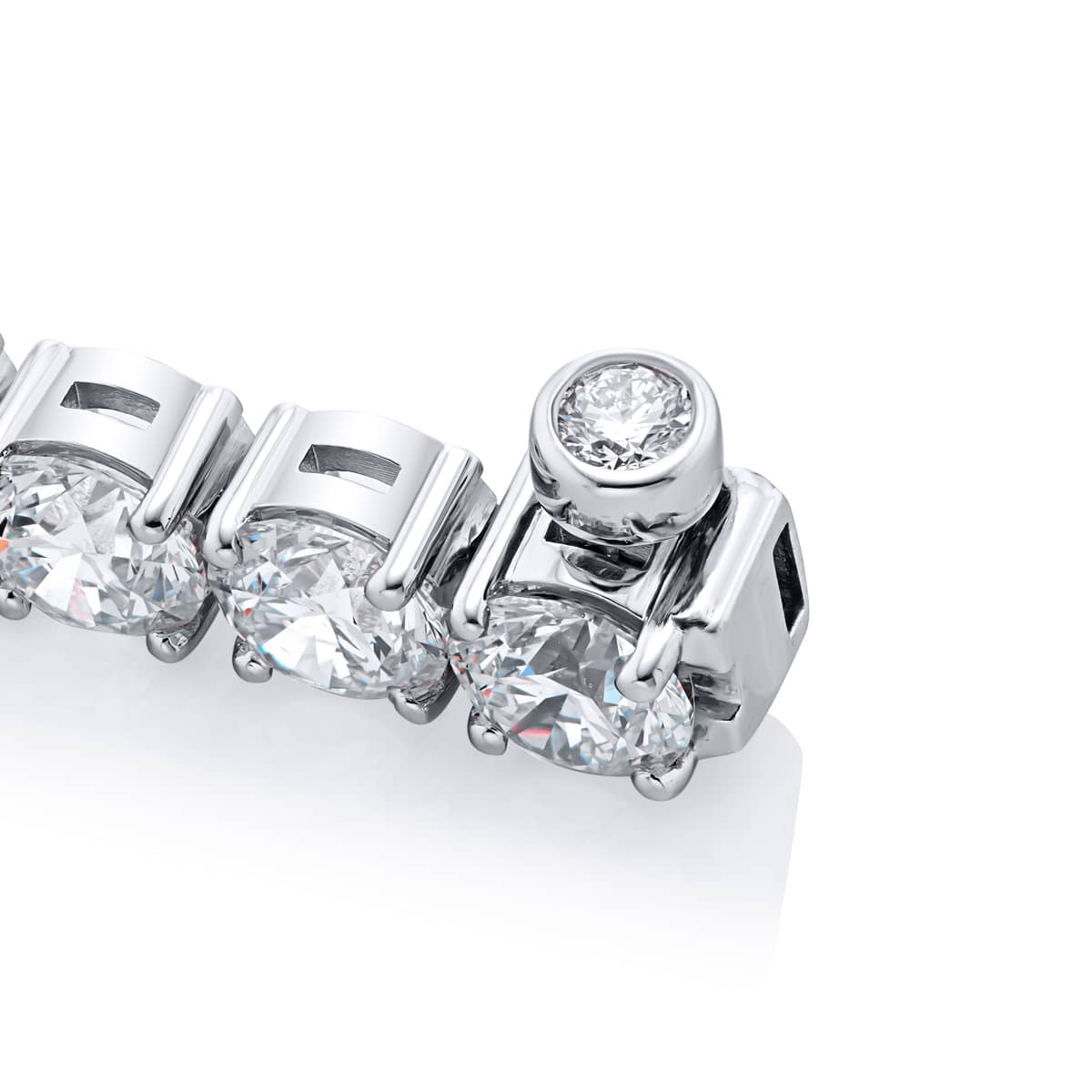 Platinum Round Diamond Certified Bracelet